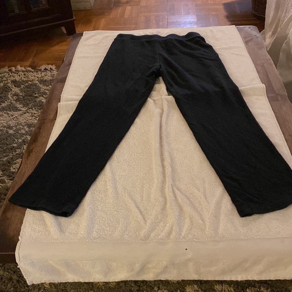 UGG black wide legged sweatpants with drawstring from Neiman’s. Unisex - Picture 13 of 15